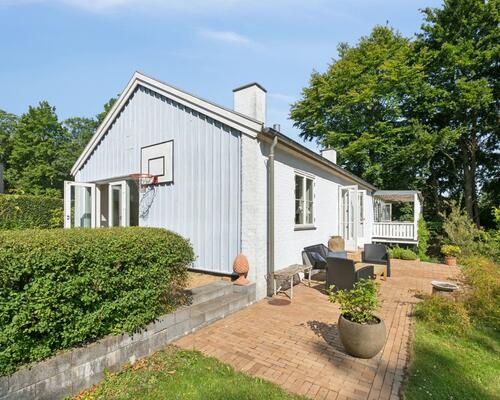 Villa direkte til Birkerød sø på hele 256 etagemeter | Birkerød