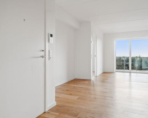3 værelses med stor altan, gulvvarme og alt i hårde hvidevarer. Depotrum i boligen.
