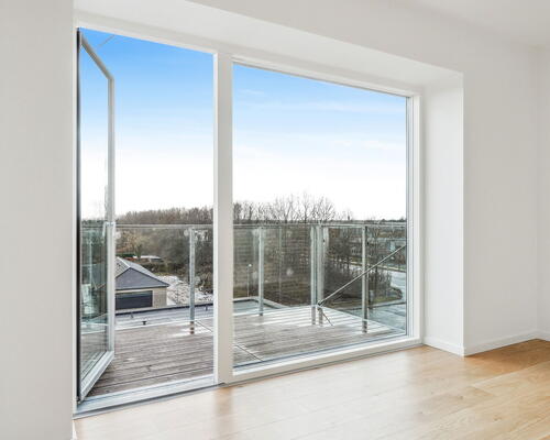 3 værelses med stor altan, gulvvarme og alt i hårde hvidevarer. Depotrum i boligen.