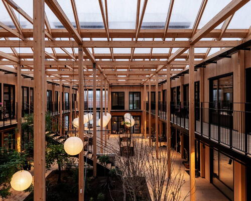 Lys toværelses bolig med egen terrasse