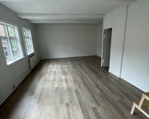 Stor lejlighed i charmerende ejendom i Rudkøbing centrum