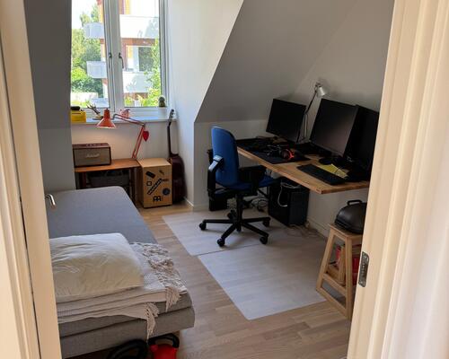 Charmerende og delevenlig lejlighed med altan