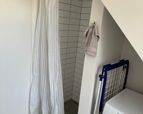 Charmerende og delevenlig lejlighed med altan