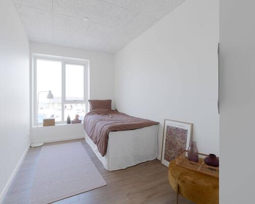 Stort 4-værelses rækkehus med egen terrasse.