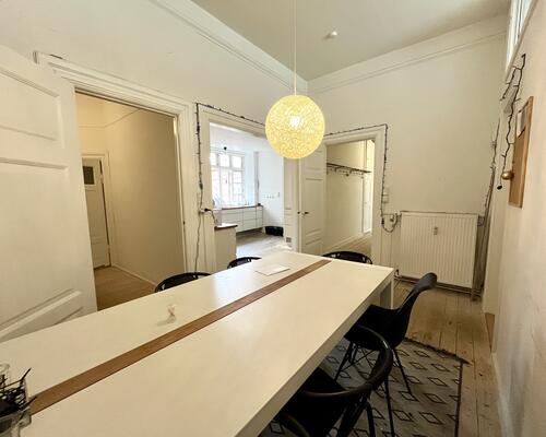 Stort, møbleret værelse, centralt i Horsens