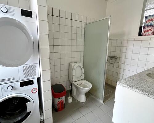 Stort, møbleret værelse, centralt i Horsens