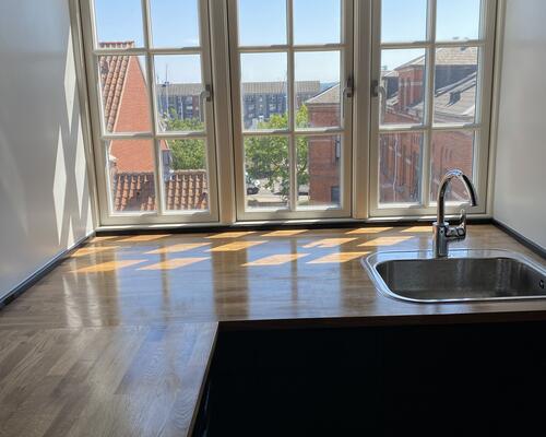 Nyopført lejlighed med bedste beliggenhed