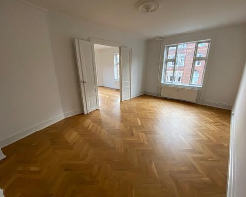 Istandsat og indflytningsklar lejlighed i Valby – ledig fra 1. oktober