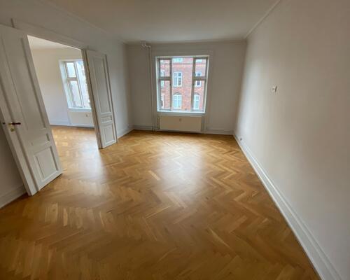 Istandsat og indflytningsklar lejlighed i Valby – ledig fra 1. oktober