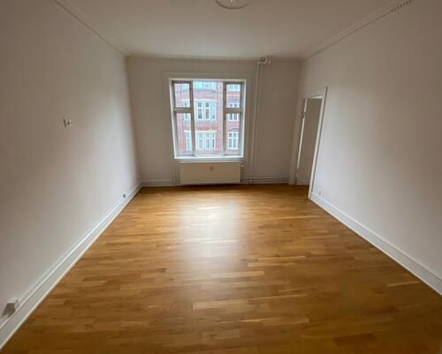 Istandsat og indflytningsklar lejlighed i Valby – ledig fra 1. oktober