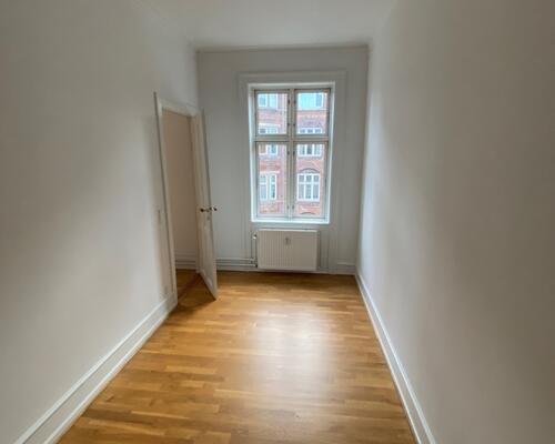 Istandsat og indflytningsklar lejlighed i Valby – ledig fra 1. oktober