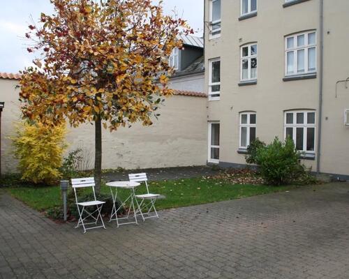 Flot højloftet lejlighed i Søndergade