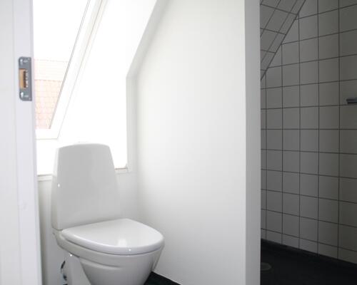 Stor 8 værelses lejlighed centralt i Assens