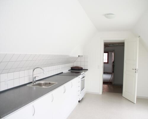 Stor 8 værelses lejlighed centralt i Assens