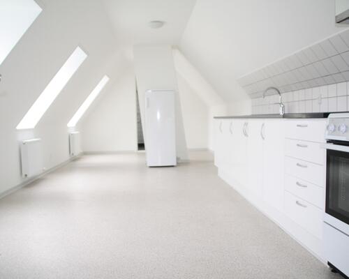 Stor 8 værelses lejlighed centralt i Assens