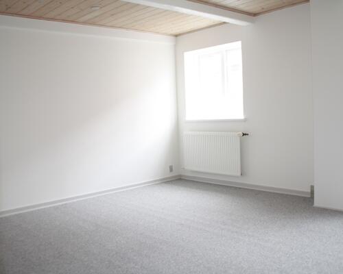 Stor 8 værelses lejlighed centralt i Assens