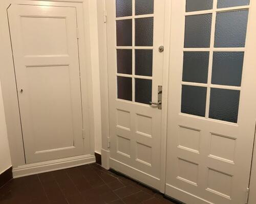 Lys og rummelig 2-værelses lejlighed midt i Tønder – hele 102 m²