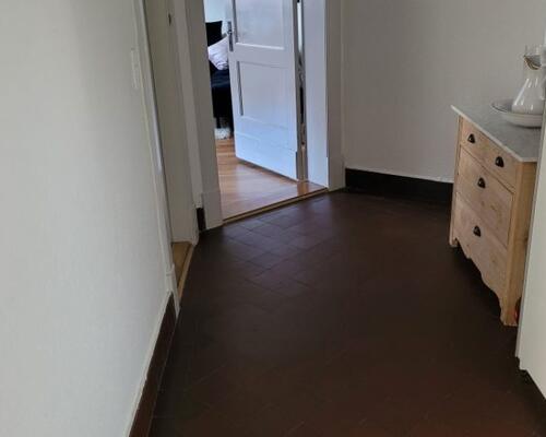Lys og rummelig 2-værelses lejlighed midt i Tønder – hele 102 m²