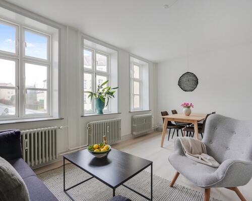 Moderne og nyistandsat stuelejlighed