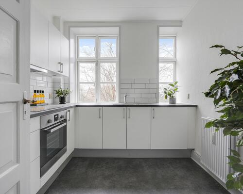 Moderne og nyistandsat stuelejlighed
