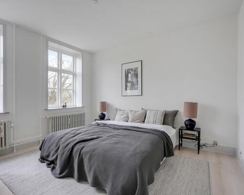 Moderne og nyistandsat stuelejlighed