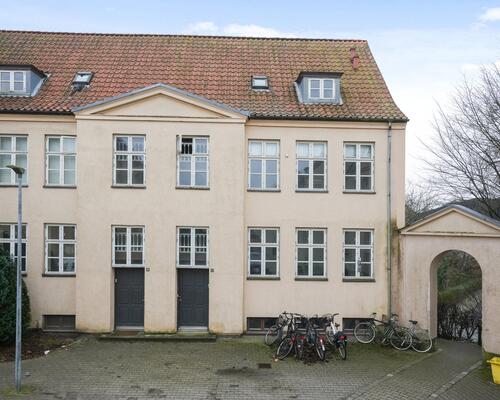 Moderne og nyistandsat stuelejlighed