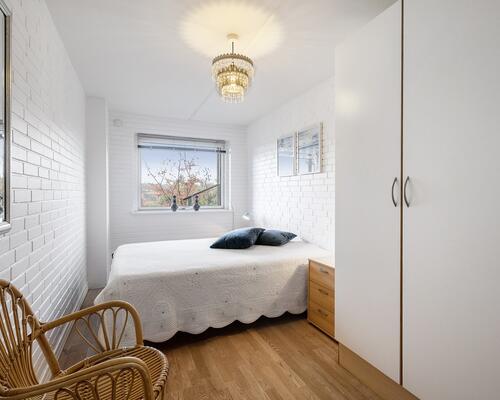 Dejligt møbleret halvt dobbelthus med 4 soveværelser udlejes i kortere perioder 1-6 mdr.