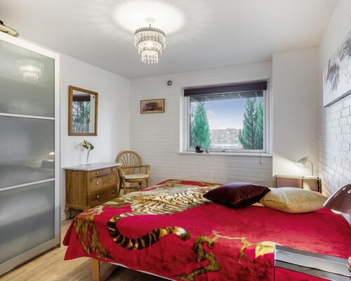 Dejligt møbleret halvt dobbelthus med 4 soveværelser udlejes i kortere perioder 1-6 mdr.