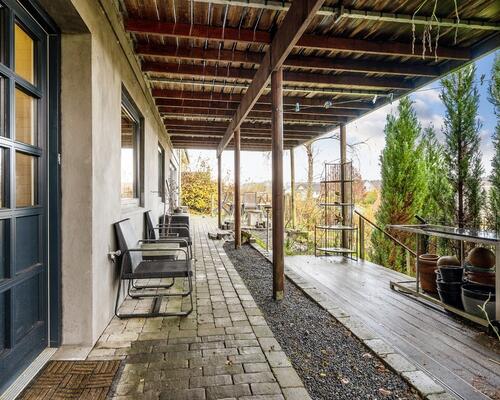 Dejligt møbleret halvt dobbelthus med 4 soveværelser udlejes i kortere perioder 1-6 mdr.