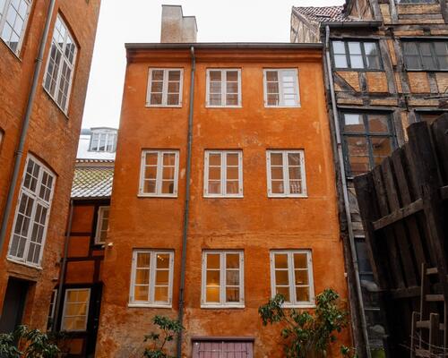 Charmerende gennemrenoveret byhus | København K.