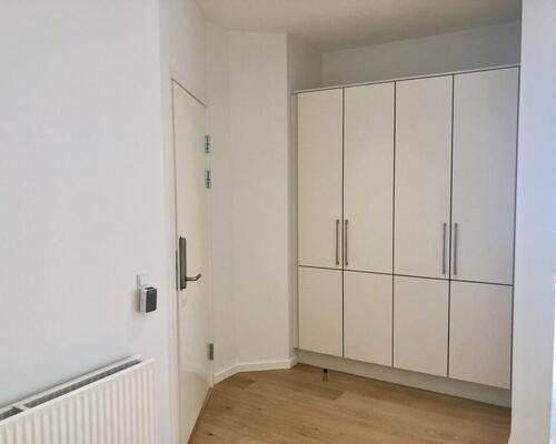 Smuk herskabslejlighed med 2 altaner
