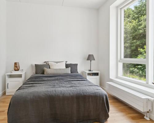 Skøn 4-værelses med træterrasse og have