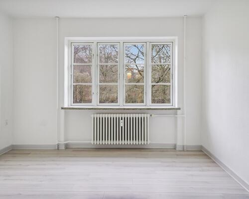 Høj stuelejlighed i moderne stil