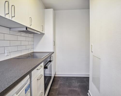 Høj stuelejlighed i moderne stil