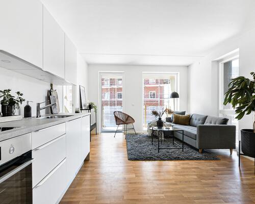 Skøn 2-værelses med skur og terrasse