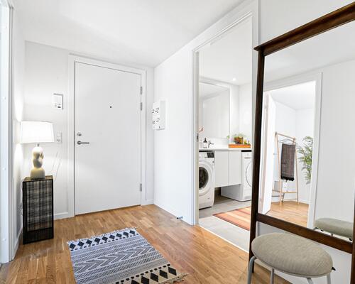 Skøn 2-værelses med skur og terrasse