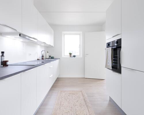 Stort 3-værelses rækkehus i 2-plan. Obs. alle billeder, plantegninger og visualiseringer er vejledende.