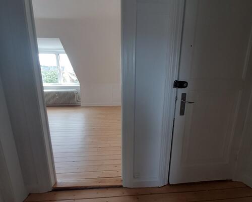 Fin 2 vær nær centrum
