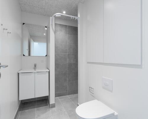 Skønt 4-værelses rækkehus på 106 m2 (93 m2 BBR) i 2-plan.