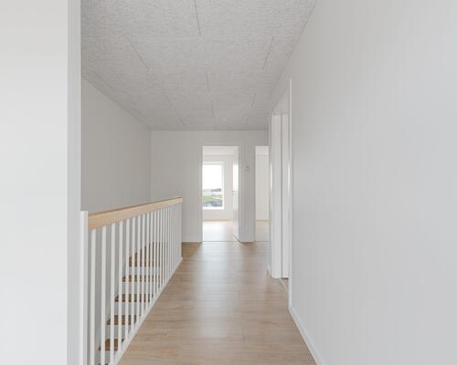 Skønt 4-værelses rækkehus på 106 m2 (93 m2 BBR) i 2-plan.