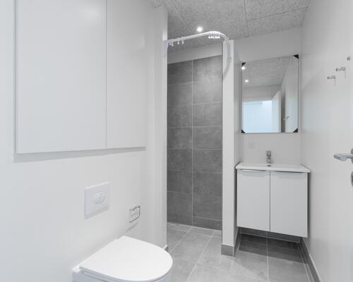 Skønt 4-værelses rækkehus på 106 m2 (93 m2 BBR) i 2-plan.