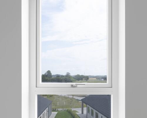 Skønt 4-værelses rækkehus på 106 m2 (93 m2 BBR) i 2-plan.