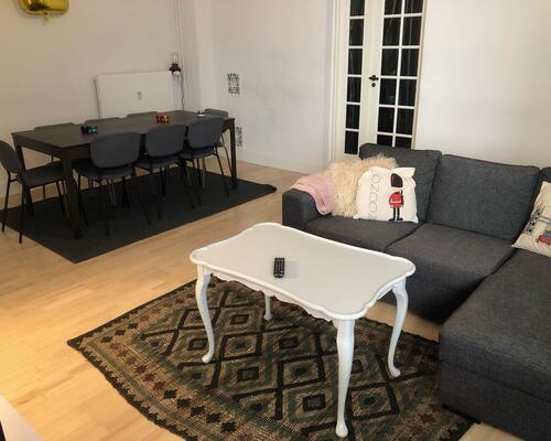 Rummelig lejlighed centralt beliggende