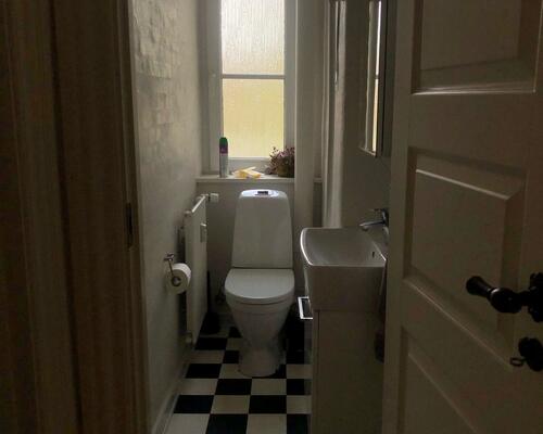 Rummelig lejlighed centralt beliggende