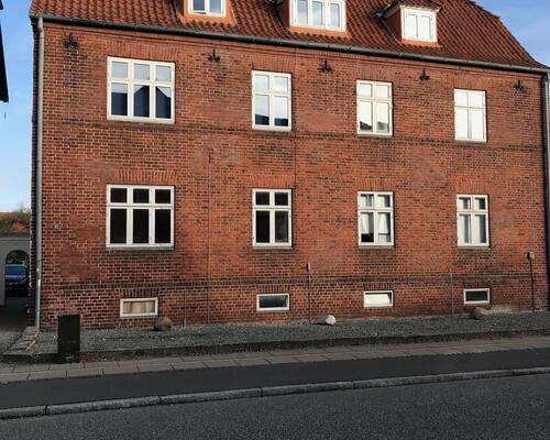 Stor nydelig 2. værelses lejlighed