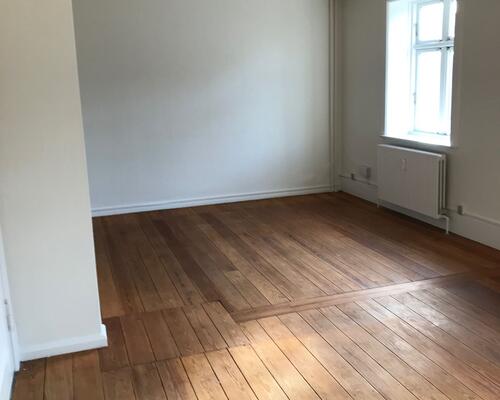 Stor nydelig 2. værelses lejlighed