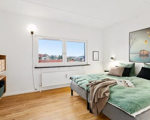 Dejlig 3-værelses lejlighed med 2 altaner og fantastisk udsigt