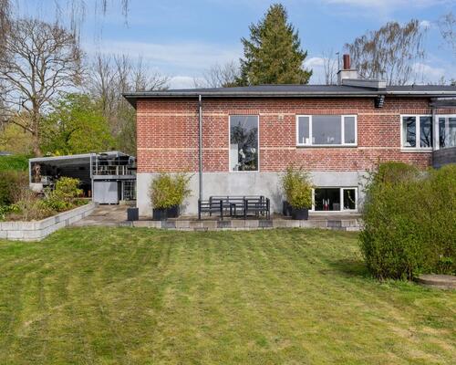 Totalrenoveret halv dobbelthus i Brabrand