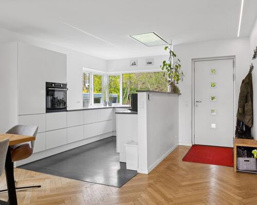Totalrenoveret halv dobbelthus i Brabrand