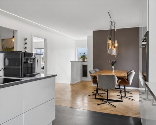 Totalrenoveret halv dobbelthus i Brabrand